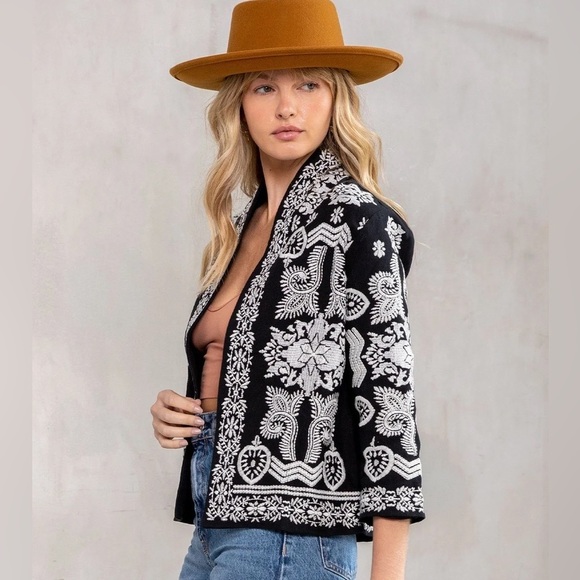 LA-LOLA-Embroidered Crop Jacket - Picture 4 of 14
